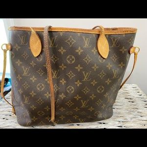 Authentic LV LOUIS VUITTON NEVERFULL MM.  STRAP TORN OFF.